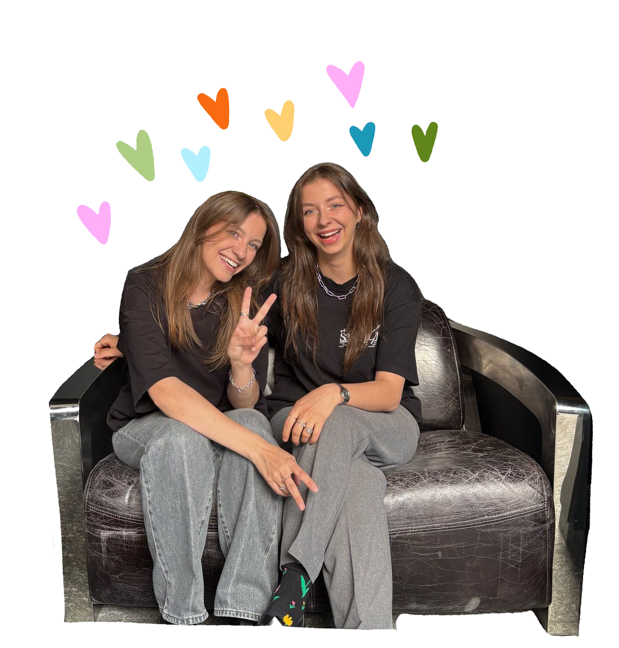 Julie et Charlotte assises ensemble